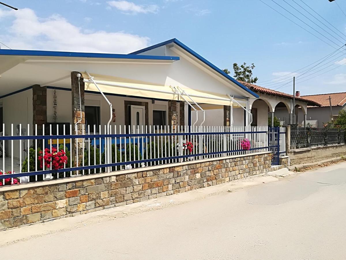 Villa Blue House Nea Kallikrateia Buitenkant foto
